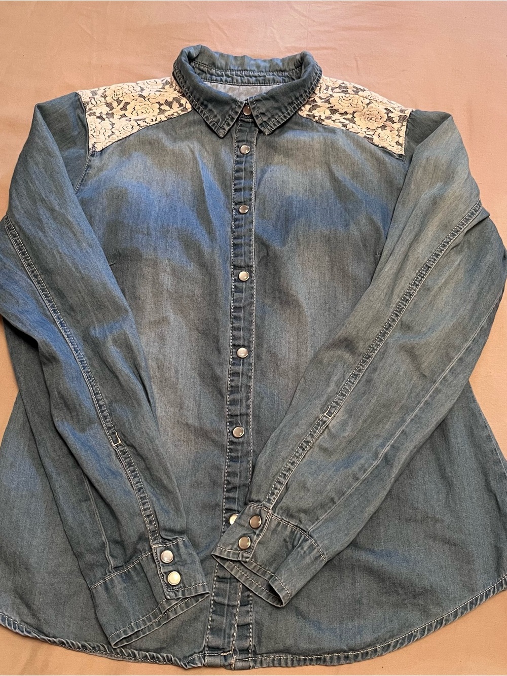 RE Lightweight 90s Style Lace-Trim Denim Snap-Down Shirt